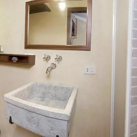 Al Castello Bed and Breakfast